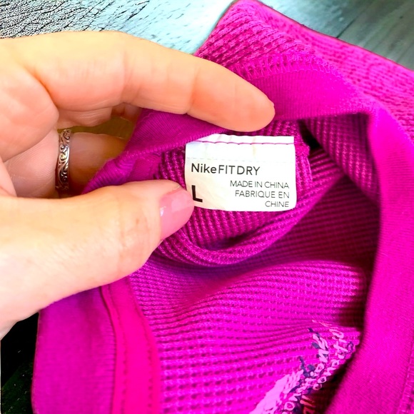 Women’s Nike ACG shirt - Picture 4 of 5